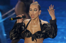 Η βρετανίδα σταρ της ποπ, Dua Lipa