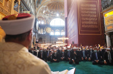 Η πρώτη προσευχή στην αγία Σοφία ως τέμενος 