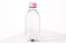 Evian: Ήρθε το πρώτο πλήρως ανακυκλώσιμο μπουκάλι χωρίς ετικέτα