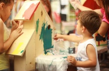 «Νταντάδες της Γειτονιάς»: Το πρόγραμμα του Υπουργείου Εργασίας με υπηρεσίες φύλαξης παιδιών βρεφικής ηλικίας έως 2,5 ετών από πιστοποιημένους/νες φροντιστές/στριες