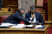 Κυριάκος Μητσοτάκης με μάσκα στη Βουλή