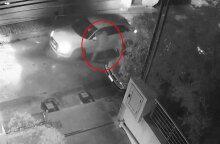 Δολοφονική επίθεση στον Στέφανο Χίο: Ο δράστης σκύβει στο αυτοκίνητο και τον πυροβολεί