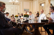 Κορωνοϊός - Τηλεδιάσκεψη υπό τον Πρωθυπουργό Κυριάκο Μητσοτάκη στο Μέγαρο Μαξίμου 