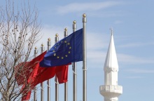 Σημαίες της Τουρκίας και της Ευρωπαϊκής Ένωσης 