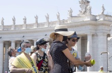 Η υποχρεωτική χρήση μάσκας σε κλειστούς χώρους παρατείνεται έως τις 15 Αυγούστου στην Ιταλία – Καθοριστικές οι επόμενες εβδομάδες για την εξέλιξη της πανδημίας 