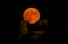 Αυγουστιάτικη Πανσέληνος στον Ναό του Ποσειδώνα στο Σούνιο