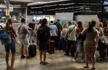 Η αυξημένη επιβατική κίνηση ανησυχεί τους ειδικούς για την πορεία της πανδημίας 