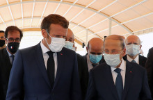 Ο Εμανουέλ Μακρόν στη Βηρυτό με τον πρόεδρο του Λιβάνου, Μισέλ Αούν