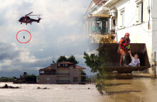 Δραματική διάσωση κατοίκων στην Εύβοια που επλήγη από κακοκαιρία - Πυροσβέστες τούς απομάκρυναν με ελικόπτερο και μπουλντόζα