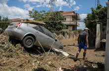 Πλημμύρες από τη φονική κακοκαιρία στην Εύβοια: Οι κάτοικοι στον οικισμό Μπούρτζι μετρούν τις πληγές τους μετά τα ακραία καιρικά φαινόμενα