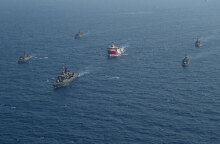 Τουρκικά πολεμικά πλοία συνοδεύουν το Oruc Reis