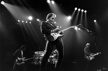 Ο κιθαρίστας και τραγουδιστής των Dire Straits, Mark Knoplfer 