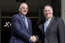  ΣΥΝΑΝΤΗΣΗ ΤΟΥ ΥΠΟΥΡΓΟΥ ΕΞΩΤΕΡΙΚΩΝ ΝΙΚΟΥ ΔΕΝΔΙΑ ΜΕ ΤΟΝ ΑΜΕΡΙΚΑΝΟ ΟΜΟΛΟΓΟ ΤΟΥ ΜΑΙΚ ΠΟΜΠΕΟ 