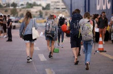 Ταξιδιώτες στο Λιμάνι του Πειραιά