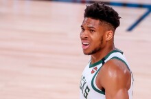 Ήττα-σοκ για Μπακς και Γιάννη