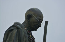 Άγαλμα του Μαχάμτα Γκάντι στην Ινδία