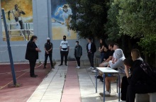 Μαθητές με μάσκα σε σχολείο της Αθήνας