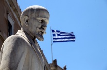 Άγαλμα του Ελευθέριου Βενιζέλου έξω από το ελληνικό κοινοβούλιο