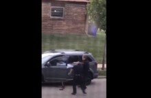 Αστυνομικοί πυροβολούν πισώπλατα μαύρο άνδρα