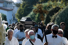Θλίψη στην κηδεία του Γιάννη Πουλόπουλου, η οποία τελέστηκε στο κοιμητήριο στην Κηφισιά