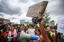 Διαδήλωση κατά της μάσκας στο Παρίσι