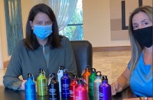 Τα παγούρια που θα μοιραστούν στους μαθητές