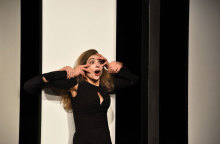 Η Σοφία Χιλλ στη «Νόρα», σε σκηνοθεσία Θεόδωρου Τερζόπουλου