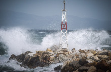ΙΣΧΥΡΟΙ ΑΝΕΜΟΙ ΣΤΟ ΑΙΓΑΙΟ -  ΤΟ ΛΙΜΑΝΙ ΤΗΣ ΡΑΦΗΝΑΣ