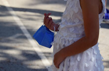 Μεγάλου μεγέθους μάσκες μοιράστηκαν σε μαθητές σχολείων