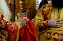 Θεία Κοινωνία Ιερέας