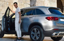 Ο Σάκης Ρουβάς με πολυτελές αυτοκίνητο έξω από το Ηρώδειο - Η ανάρτηση στα social media που προκάλεσε σάλο