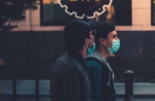 Πολίτες με μάσκα