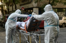 Μεταφορά ηλικιωμένων από το γηροκομείο στον Άγιο Παντελεήμονα