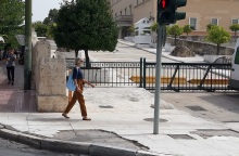 Φθαρμένο πεζοδρόμιο στον Άγνωστο Στρατιώτη 