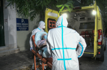 Μεταφορά ηλικιωμένου από τον Άγιο Παντελεήμονα