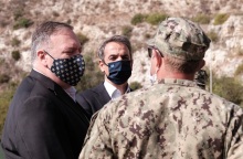 ΕΠΙΣΚΕΨΗ ΤΟΥ ΠΡΩΘΥΠΟΥΡΓΟΥ ΚΥΡ. ΜΗΤΣΟΤΑΚΗ ΚΑΙ ΤΟΥ ΥΠΕΞ ΤΩΝ ΗΠΑ Μ. ΠΟΜΠΕΟ ΣΤΗΝ ΣΤΡΑΤΙΩΤΙΩΤΙΚΗ ΒΑΣΗ ΤΗΣ ΣΟΥΔΑΣ