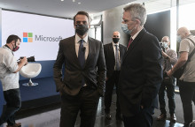 Ο ΠΡΩΘΥΠΟΥΡΓΟΣ, ΚΥΡ. ΜΗΤΣΟΤΑΚΗΣ ΚΑΙ Ο ΠΡΟΕΔΡΟΣ ΤΗΣ MICROSOFT B. SMITH ΣΕ ΕΚΔΗΛΩΣΗ ΓΙΑ ΤΗΝ ΠΑΡΟΥΣΙΑΣΗ ΝΕΑΣ ΕΠΕΝΔΥΣΗΣ ΣΤΗΝ ΕΛΛΑΔΑ 
