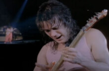 O Έντι Βαν Άλεν, θρυλικός κιθαρίστας του hard rock συγκροτήματος Van Halen, πέθανε σε ηλικία 65 ετών