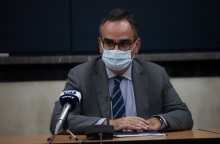 O υφυπουργός Υγείας Βασίλης Κοντοζαμάνης