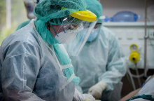 Υγειονομικός σε ΜΕΘ για τον κορωνοϊό (ΦΩΤΟ ΑΡΧΕΙΟΥ)