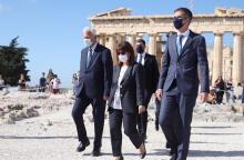 Η Πρόεδρος της Δημοκρατίας και ο Δημαρχος Αθηναίων στον Ιερό Βράχο της Ακρόπολης