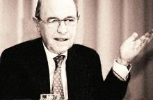 «Ο Κώστας Σημίτης δεν σκοπεύει να απαλλάξει από την παρουσία του τα παιδιά του ΠΑΣΟΚ, τους εθνικιστές της ΝΔ, τους λαϊκιστές της Ρηγγίλης και το ΚΚΕ».