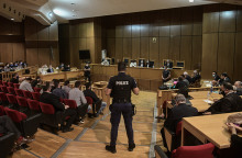  ΑΠΟΦΑΣΗ ΣΤΗΝ ΔΙΚΗ ΤΗΣ ΧΡΥΣΗΣ ΑΥΓΗΣ // ΣΤΗΝ ΕΔΡΑ Η ΔΙΑΦΟΡΕΤΙΚΗ ΣΥΝΘΕΣΗ ΤΟΥ ΔΙΚΑΣΤΗΡΙΟΥ