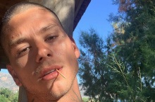 Ο τραγουδιστής Mike