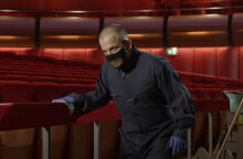 Ο βαρύτονος Χάρης Ανδριανός στο απολαυστικό βίντεο της Εθνικής Λυρικής Σκηνής για την αυστηρή τήρηση των μέτρων προστασίας από τον κορωνοϊό