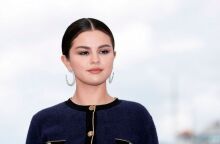 Η Σελένα Γκόμεζ πρωταγωνίστρια και παραγωγός στο θρίλερ Dollhouse