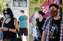 Πολίτες που φορούν μάσκες στη στάση του λεωφορείου