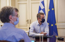 Κυριάκος Μητσοτάκης και Σωτήρης Τσιόδρας με μάσκα για τον κορωνοϊό