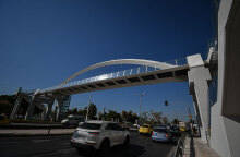 Η νέα πεζογέφυρα στον Άλιμο δόθηκε προς χρήση για το κοινό