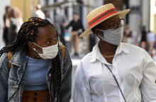 ΣΤΙΓΜΙΟΤΥΠΑ ΑΠΟ ΤΟ ΚΕΝΤΡΟ ΤΗΣ ΑΘΗΝΑΣ - ΧΡΗΣΗ ΜΑΣΚΑΣ